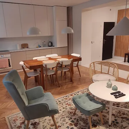 Novy V Centre Piestan Apartmán *